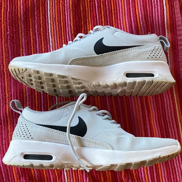 Nike Air Max Thea, White with black swoosh. Sz 7 - Picture 3 of 8